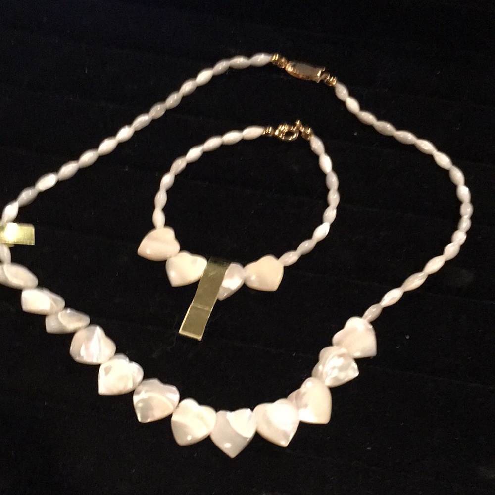 NWOT Mother of Pearl-like choker necklace and matching bracelet